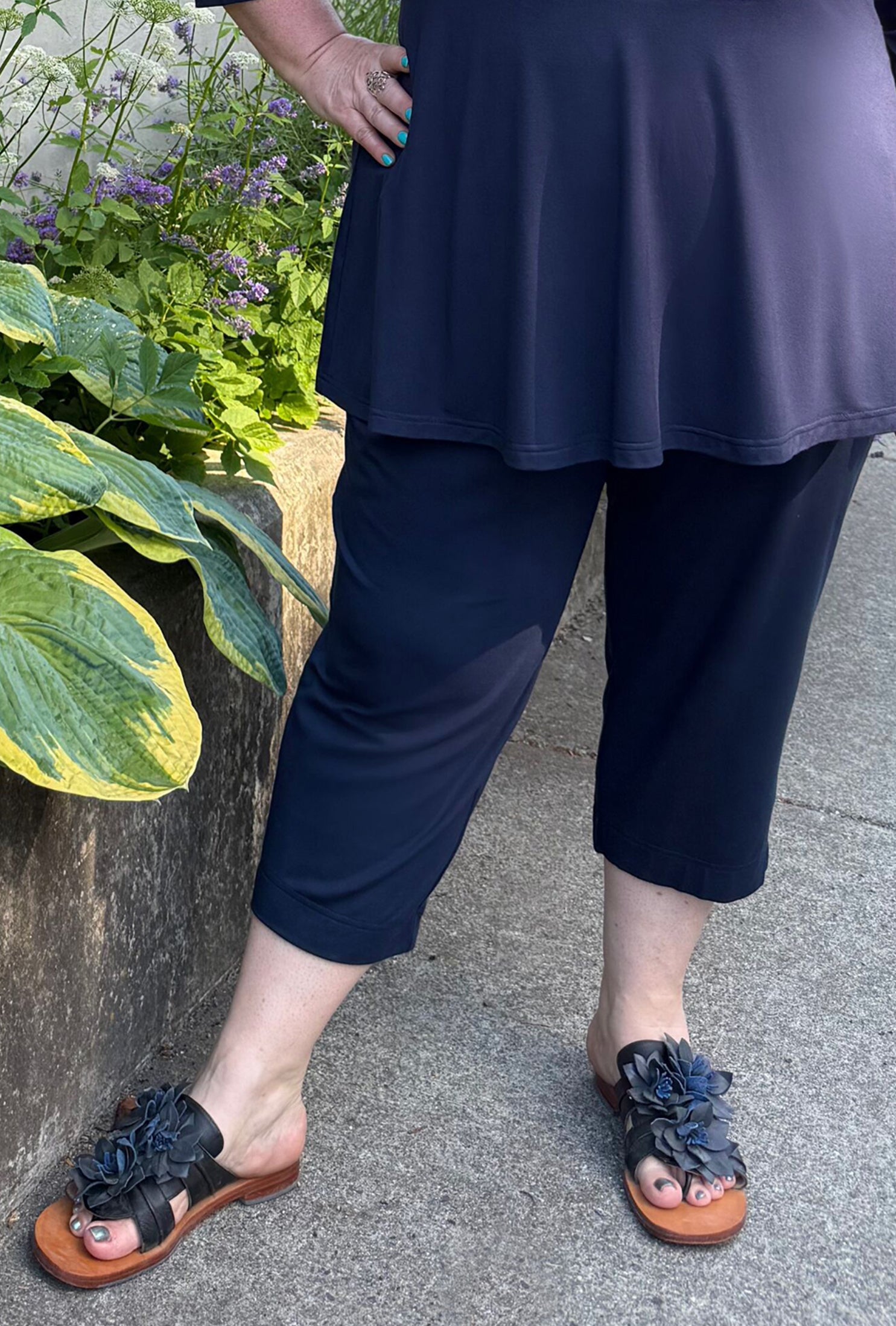 Chill Capri - Navy Sustainable Bamboo – Diane Kennedy
