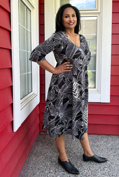 Weekend Dress - Leaf Lines - Tropical foliage Viscose Knit