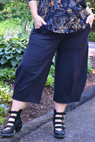 Angle Crop Pant - Navy Bamboo