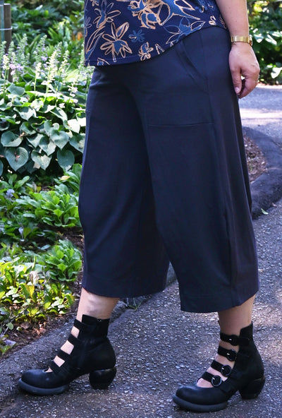 Angle Crop Pant - Navy Bamboo