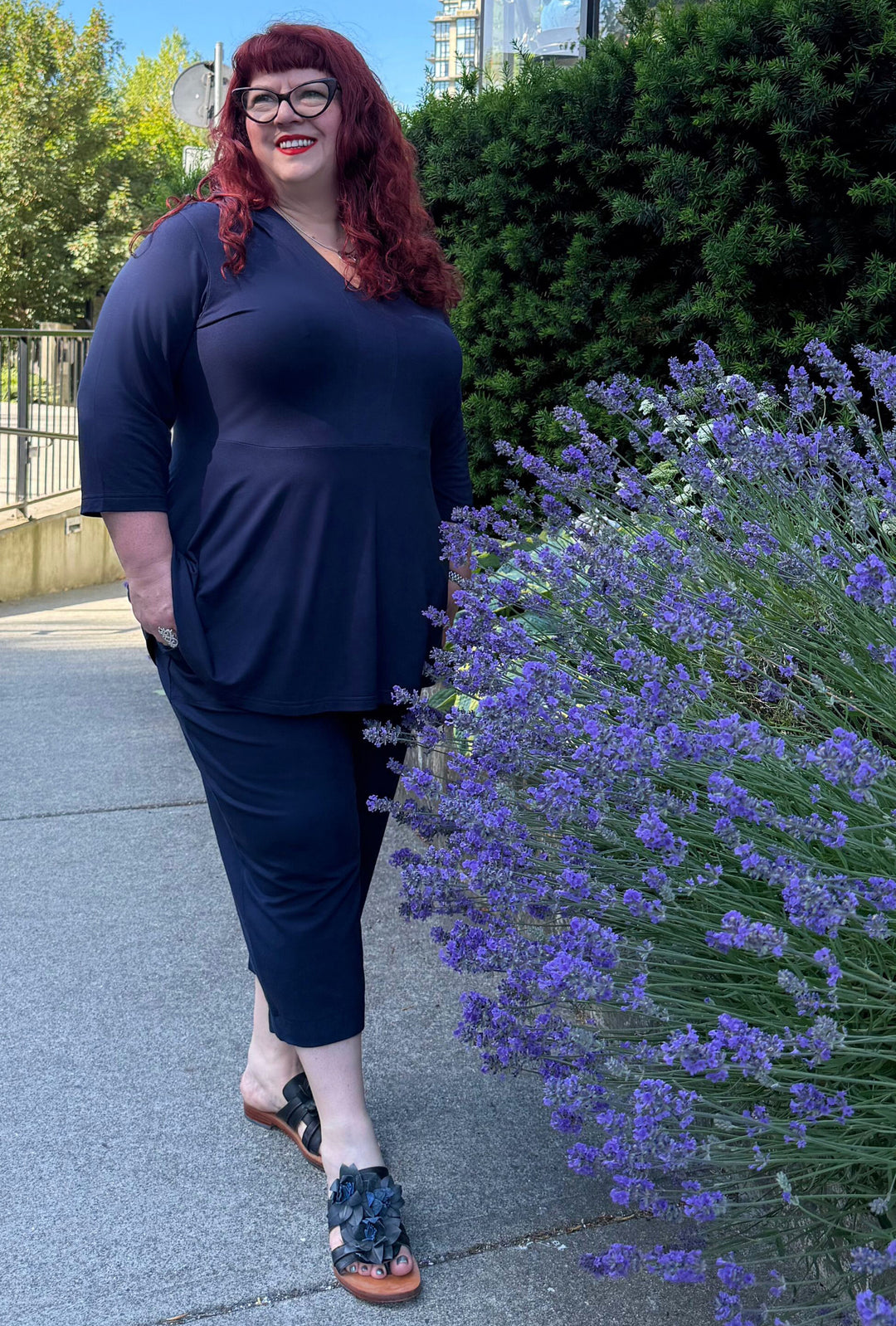 Chill Capri - Navy Sustainable Bamboo – Diane Kennedy