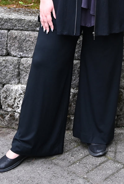 Serene Wide Leg Pant with Pockets 2.0- Black Bamboo