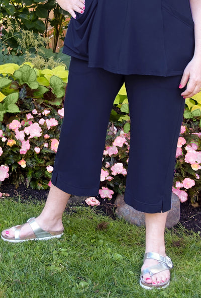 Escape Crop - Navy Bamboo