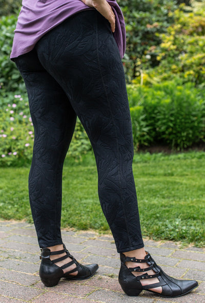 Rejuvenate Legging - Jacquard Black Palm