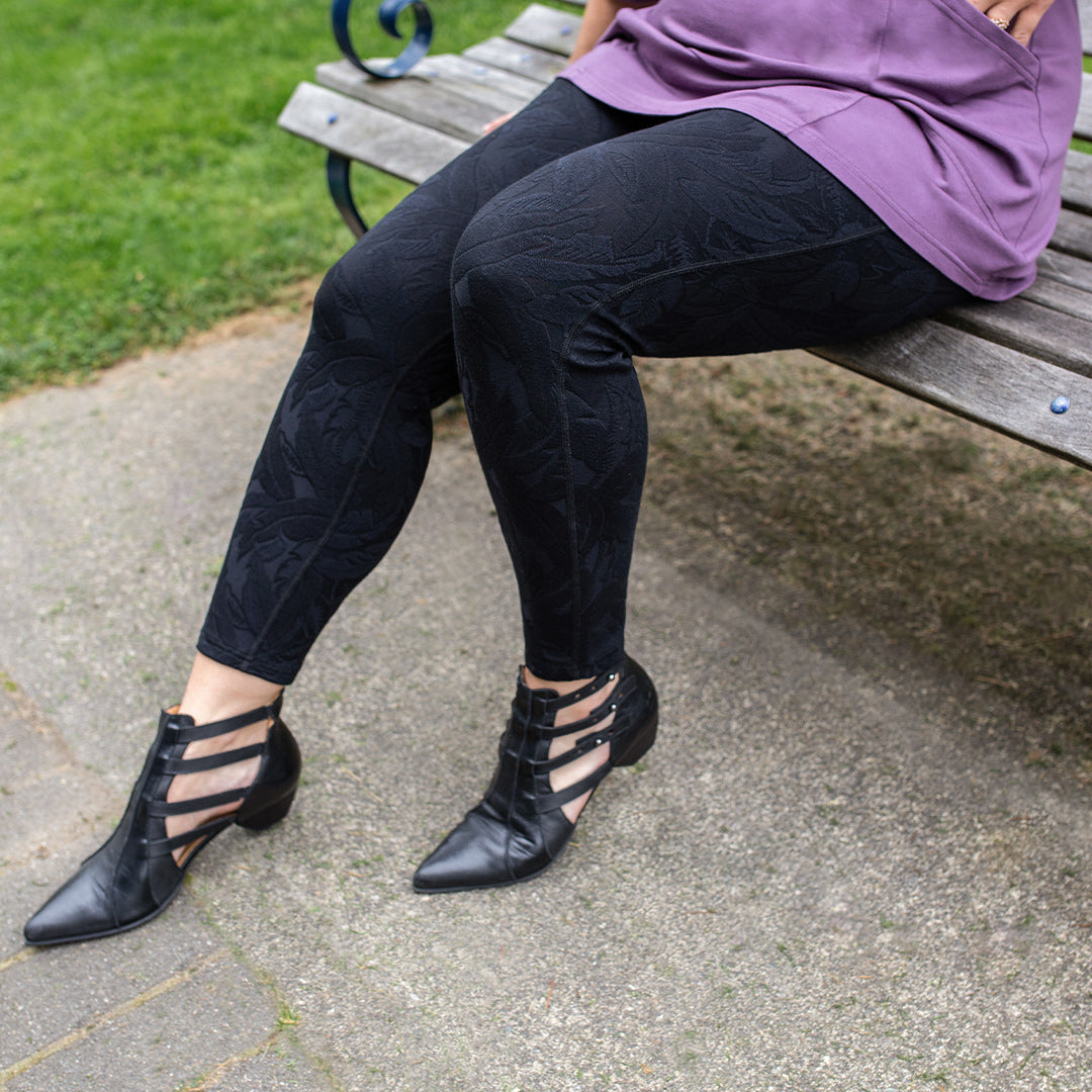 Rejuvenate Legging - Jacquard Black Palm